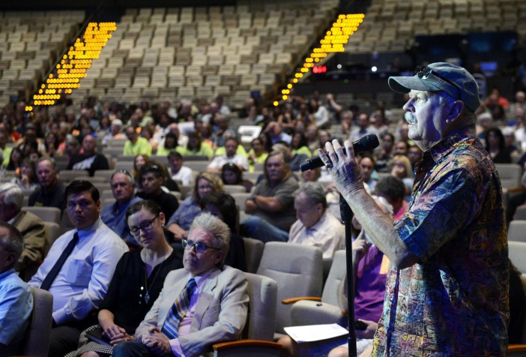 More than 600 people were in attendance for Wednesday night's forum discussing a proposed homeless shelter in Anaheim. Audience members were given 30 seconds togive their opinions. ///ADDITIONAL INFORMATION: shelter.forumb Ð 9/30/15 Ð BILL ALKOFER, - ORANGE COUNTY REGISTER - Shelters and opponents of a proposed homeless shelter in Anaheim had a chance to sound off during a community forum.