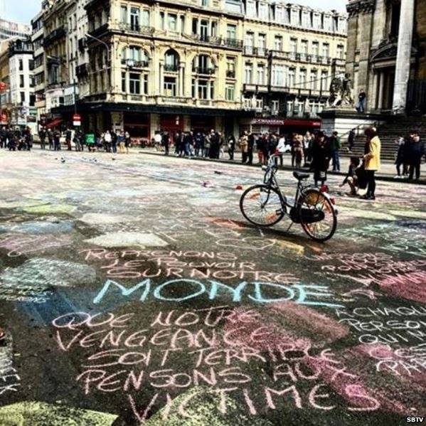 Chalk messages of love and peace begin covering #Brussels in response to the attacks claimed by Islamic State militants